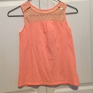 A fashion tank top for girls